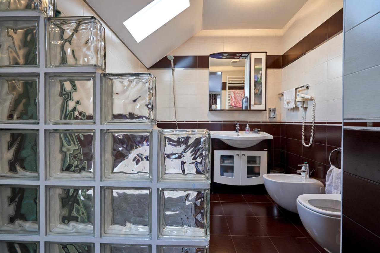 ホテル Casa Cu Flori モイセイ エクステリア 写真