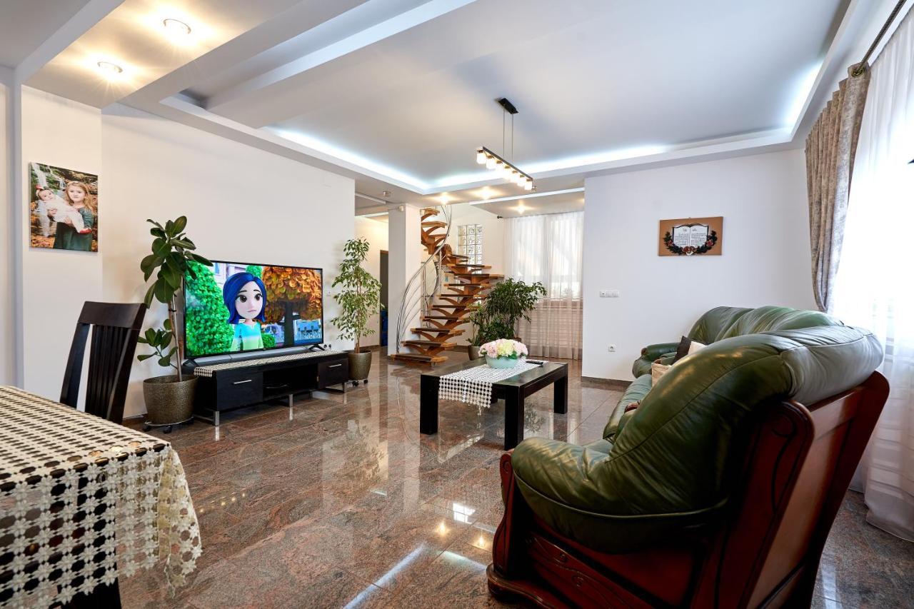 ホテル Casa Cu Flori モイセイ エクステリア 写真