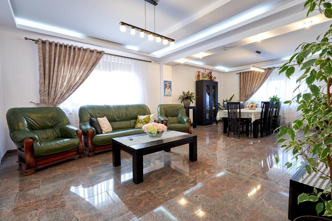 ホテル Casa Cu Flori モイセイ エクステリア 写真